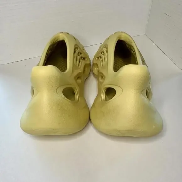 🥂SOLD🥂Adidas Yeezy Foam RNNR Runner in Sulfur, Size 8 - Picture 3 of 9